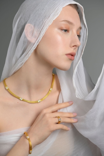 Handwoven Necklace With Diamonds
